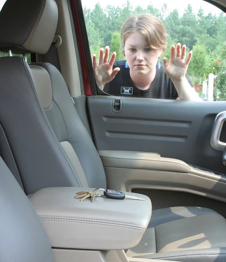 River Forest  Locksmith Service River Forest, IL 708-290-9005 - locked-keys-in-car